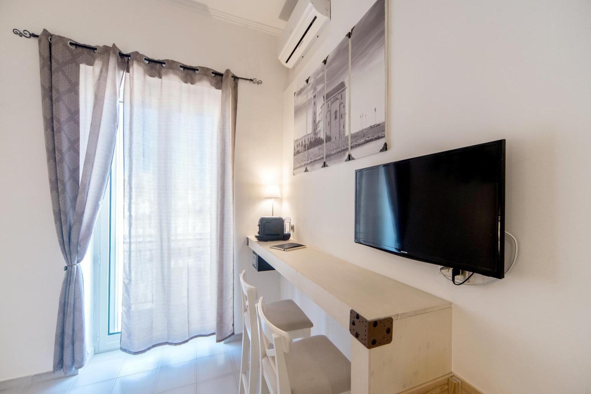 B&B Camera A Sud Mare' Трані Екстер'єр фото